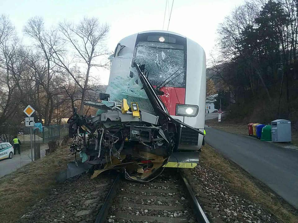 01 - Dopravná nehoda na železničnom priecestí v Banskej Bystrici